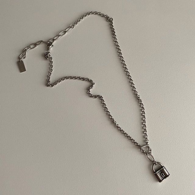mal Lock Bold Chain Necklace