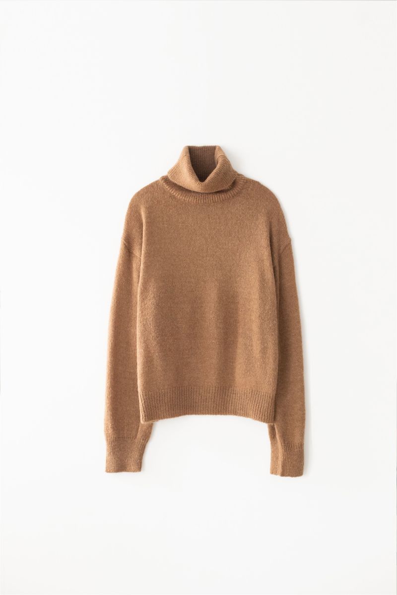 PLAT DU JOUR(プラドゥジュール)の「Kid mohair turtle neck knit (Camel)(Tops)」