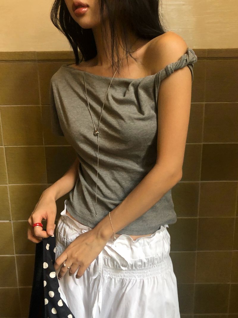 Noir One-Shoulder T