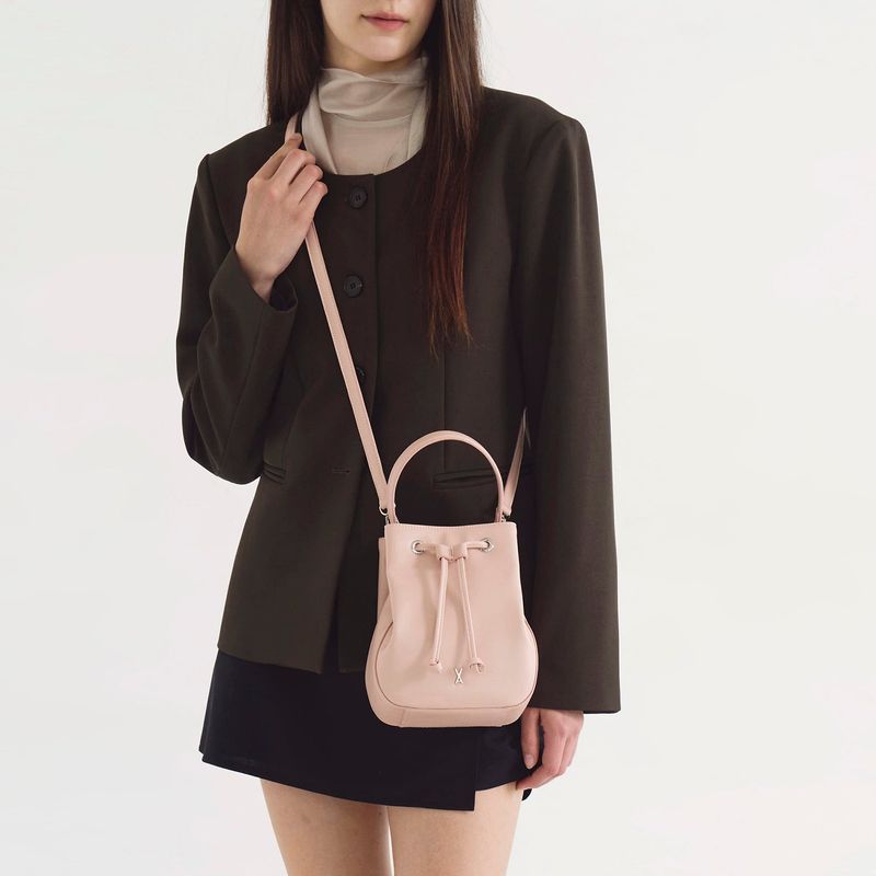 VARZAR（バザール）の「Mirel Bucket Bag Small Pink（Bags）」