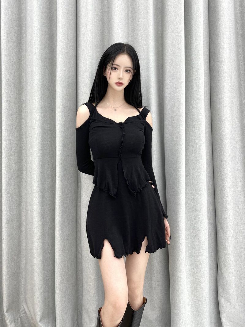 793. Kira halter off slit mini ops (2color)