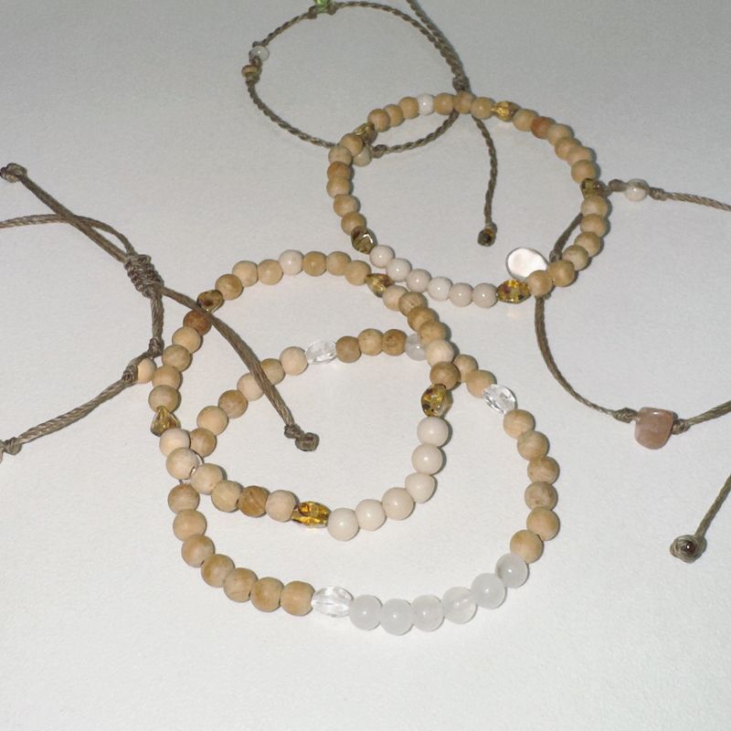 warm woodball bracelet (white)