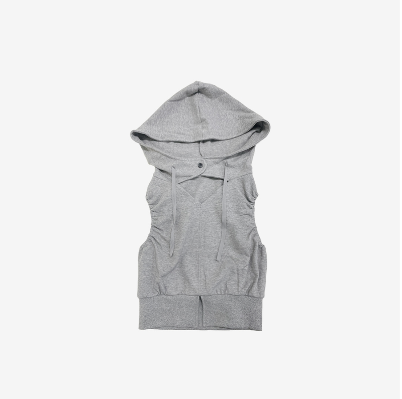 Cherin's button shirring vest.