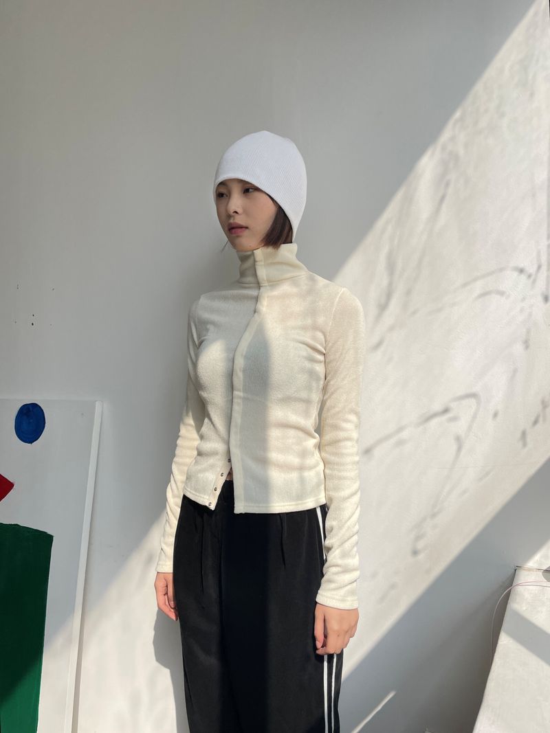 Open high-neck knit T
