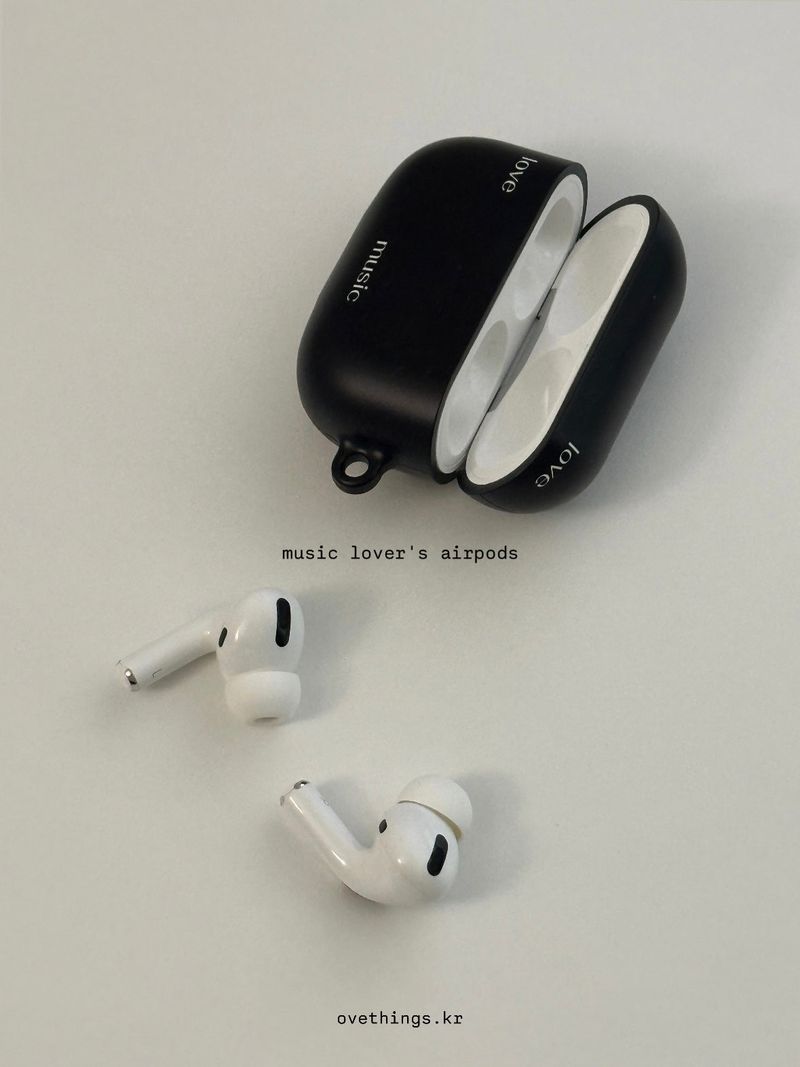 ovethings(オブシング)の「love music black airpods case(Smartphone Accessories)」