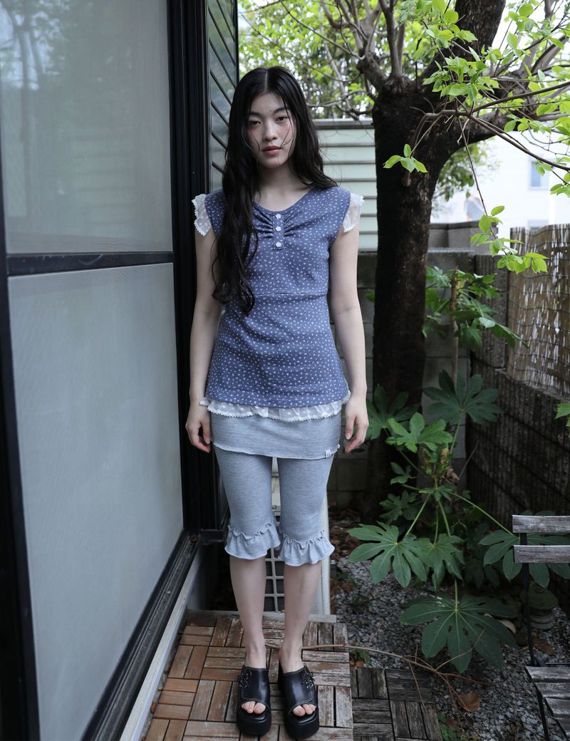 UGLYSHADOW（アグリーシャドウ）の「FRILL CAPRI SKIRT PANTS(ST GREY)（Pants）」