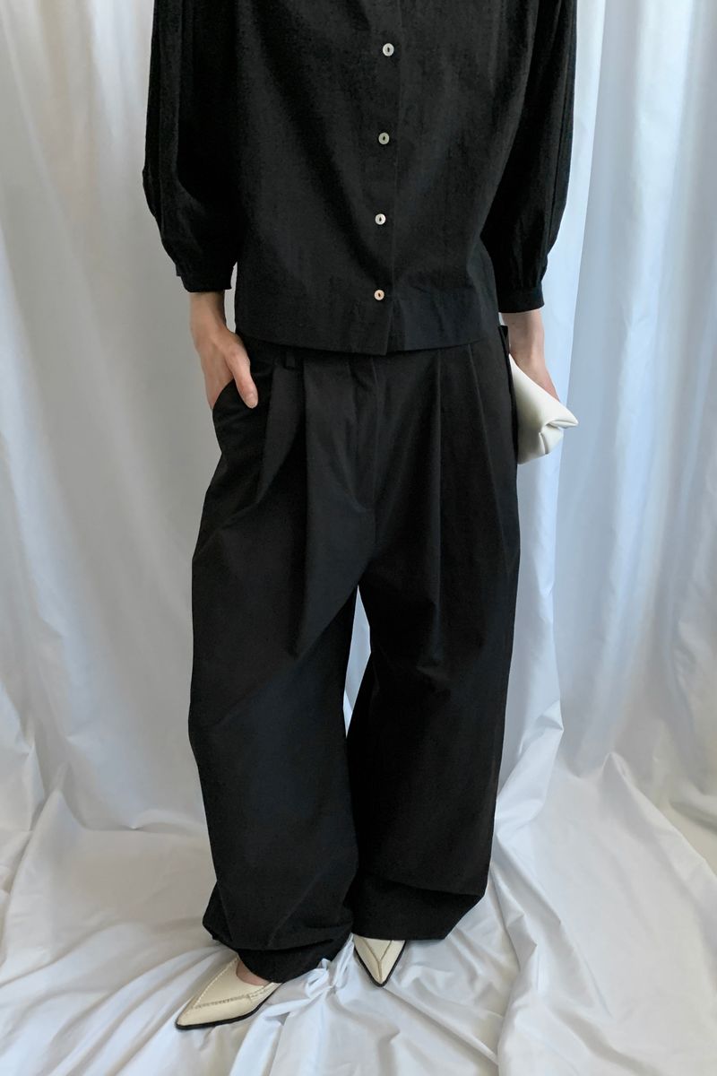 AIRY TUCK PT [Black]