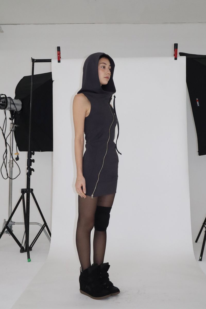HIGHNECK DRAPE HOOD ZIPUP DRESS