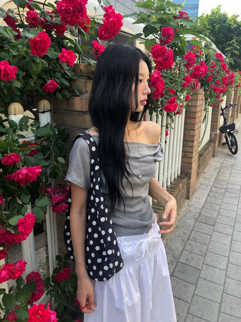 Noir One-Shoulder T