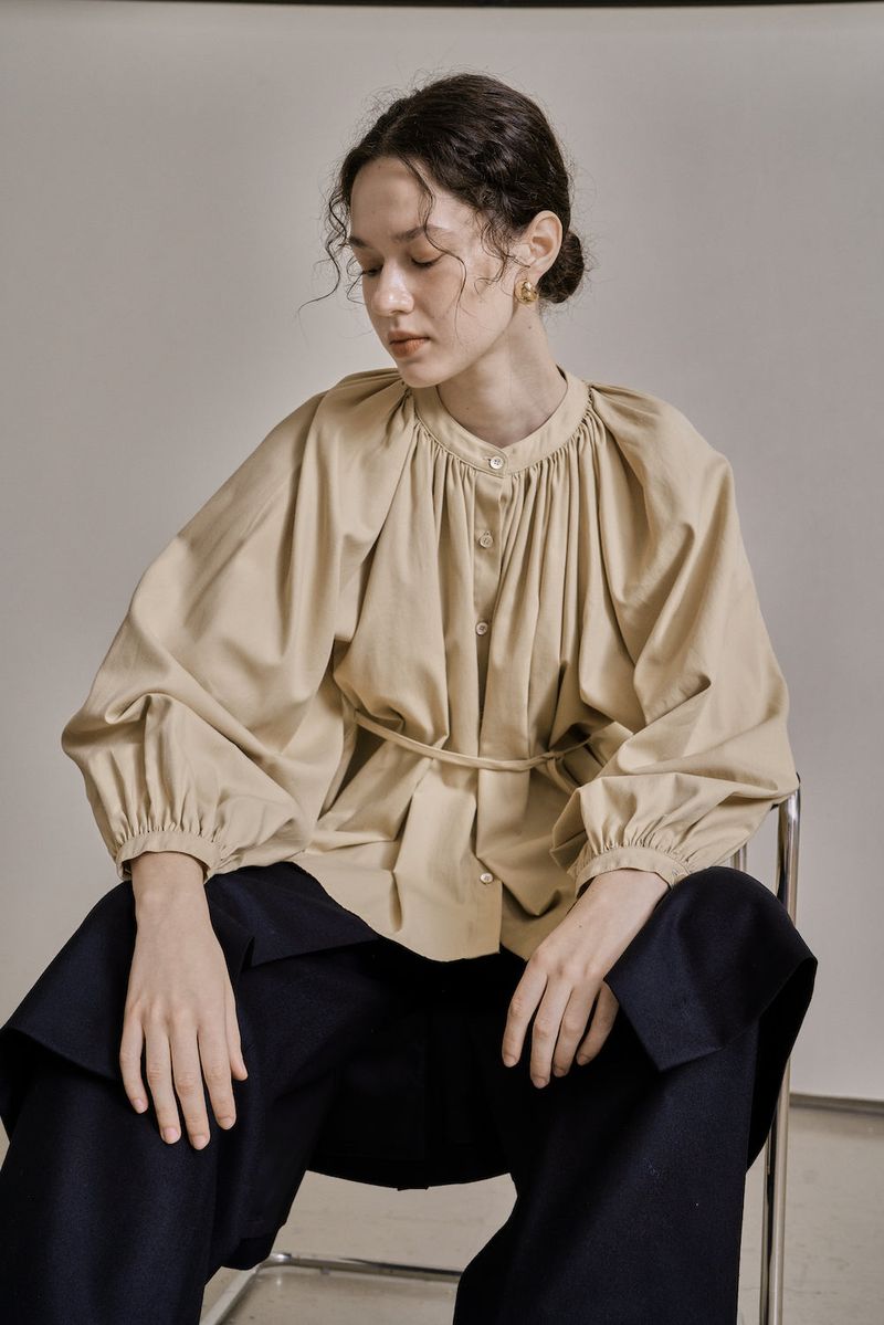 SHIRRING PUFF BLOUSE_BEIGE