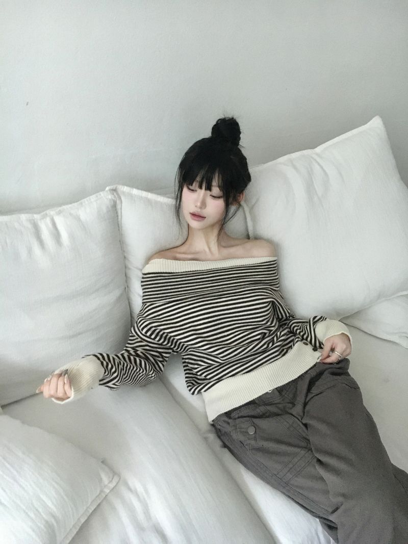 button kitty knit