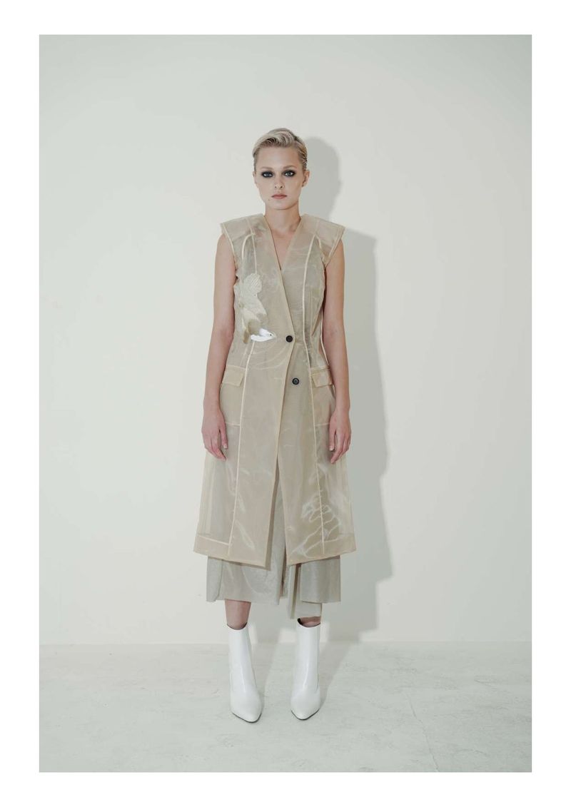 Sean Sheila（シェンシェイラ）の「Embroidered Blush Crinoline Tailored Dress（Dresses）」