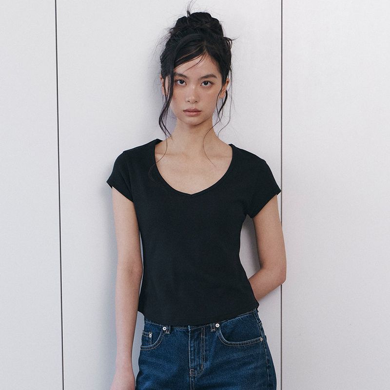 Curetty(キュリティ)の「C 90S LINE V-NECK HALF-SLEEVE T-SHIRT_BLACK(Tops)」