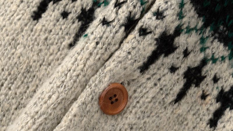 ISLAND Round Cardigan