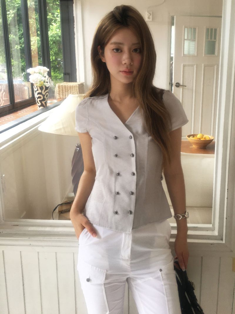 Double button v blouse