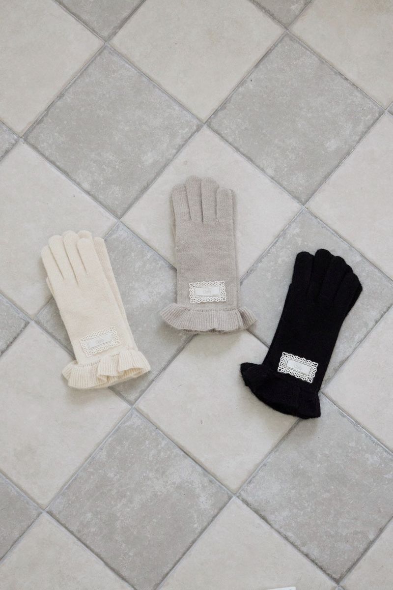 Orb frilly gloves (soft ivory)