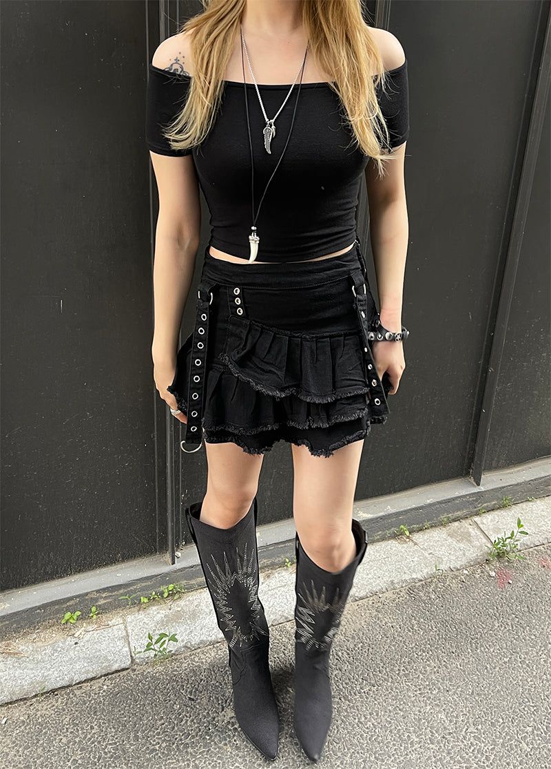 heenytsuki（ヒニツキ）の「Cropped off-shoulder T-shirt（Tops）」