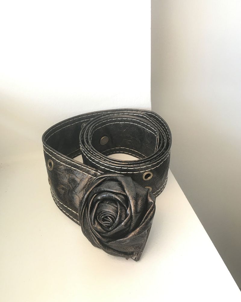 Yukia Rose Vintage Snap Leather Belt