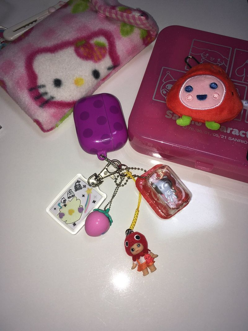 plum dot pattern airpod case