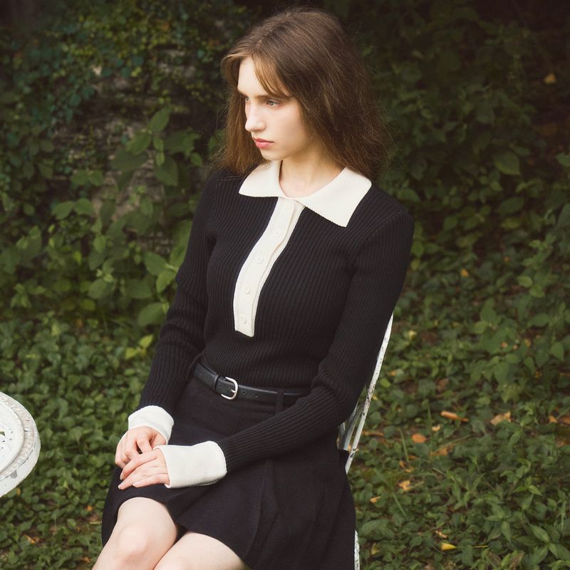 EVMOIU（エブモウ）の「COLOR BLOCK LONG SLEEVED POLO KNIT - BLACK（Tops）」