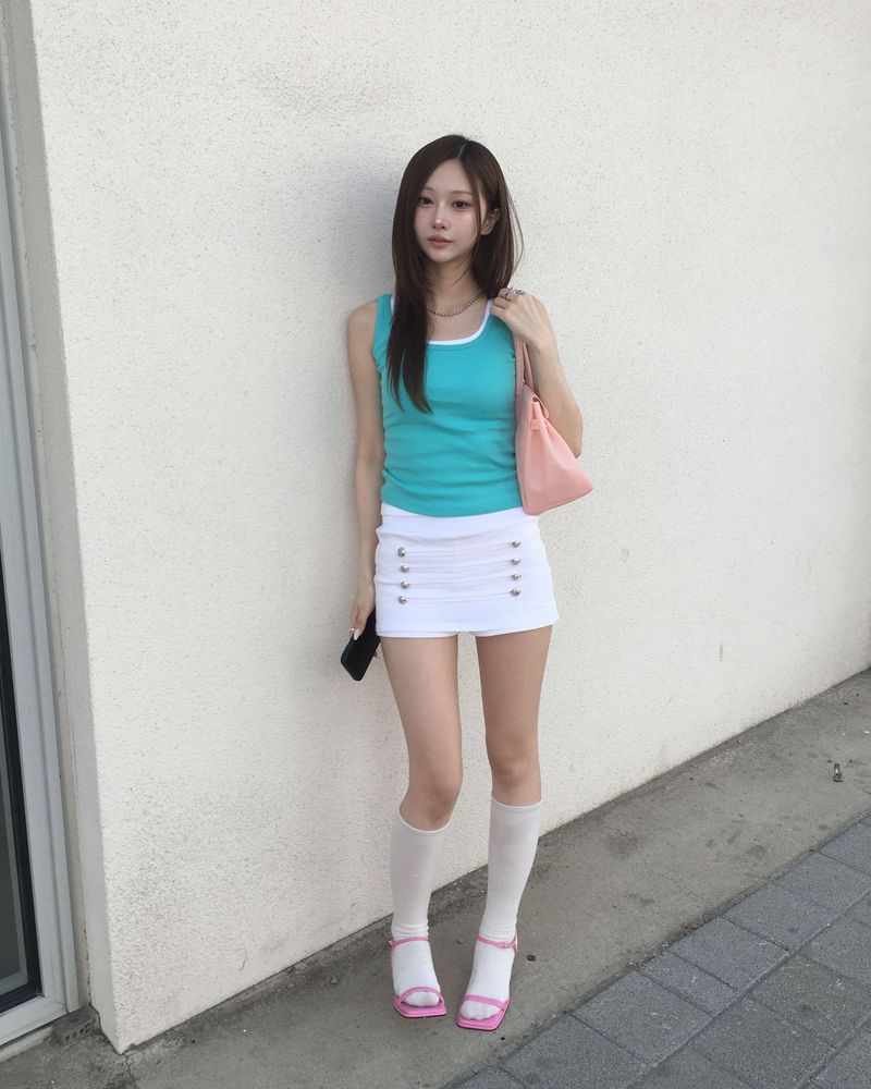 Coloring sleeveless