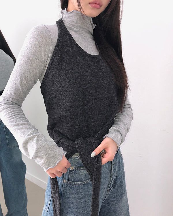 WONDER WONDER（ワンダーワンダー）の「デュリンホルターネックラップレイヤードトップス（トップス）」