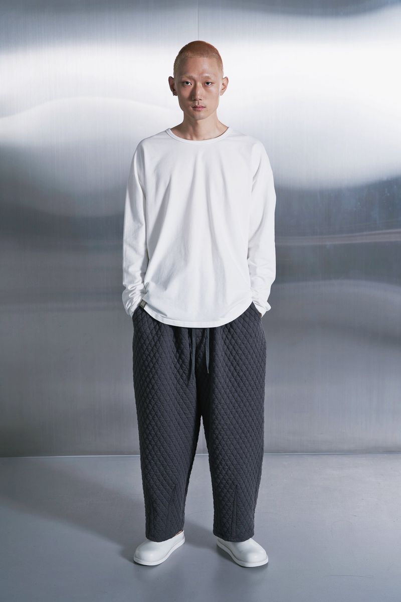 ESSENTIAL PLEAT U-NECK TEE (Off-White)