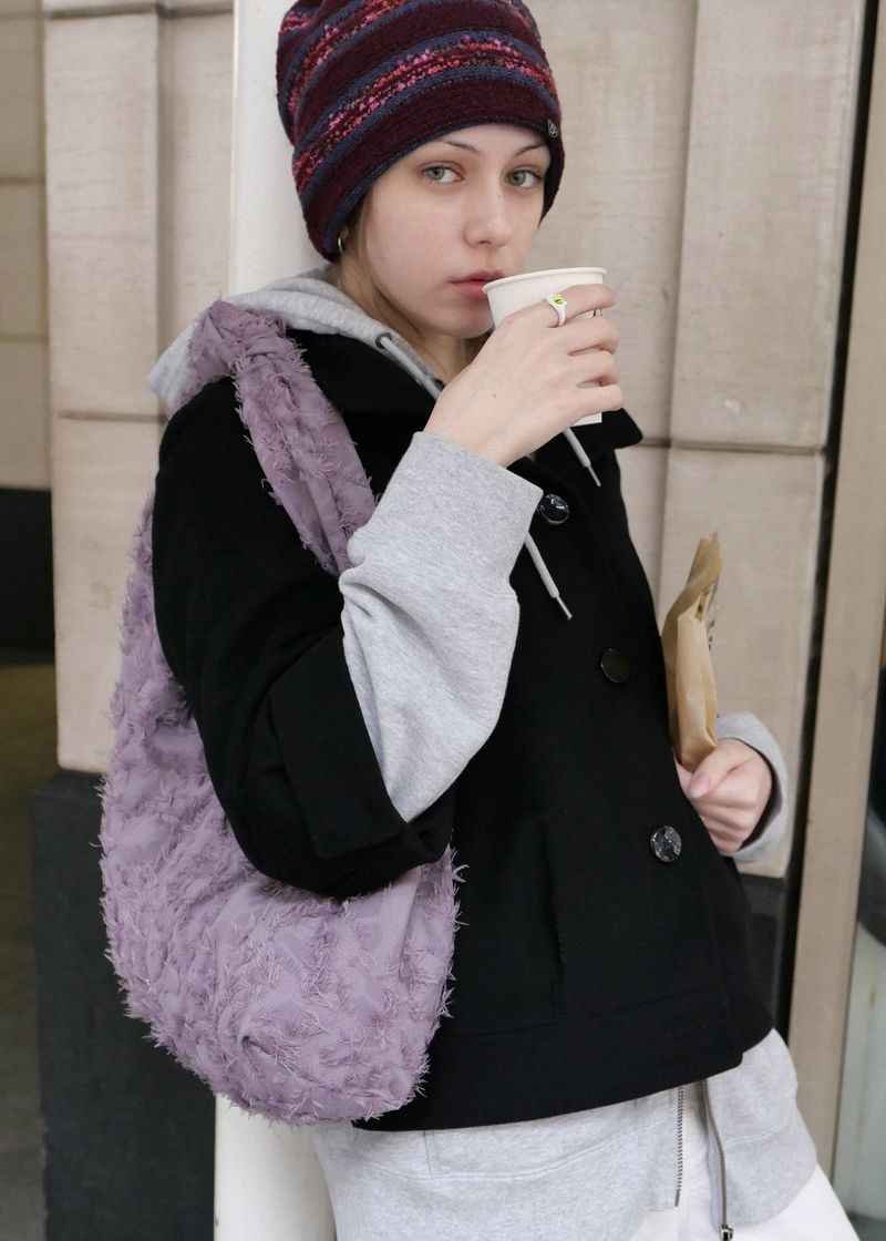 VOOR(ボル)の「Knot Lace Shoulder Bag_Lavender(Bags)」