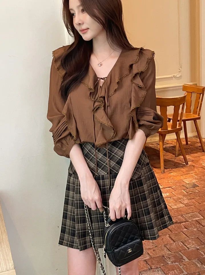 iam mari（アイアム マリ）の「Shushu V-Neck Lace Ruffle Blouse（Tops）」