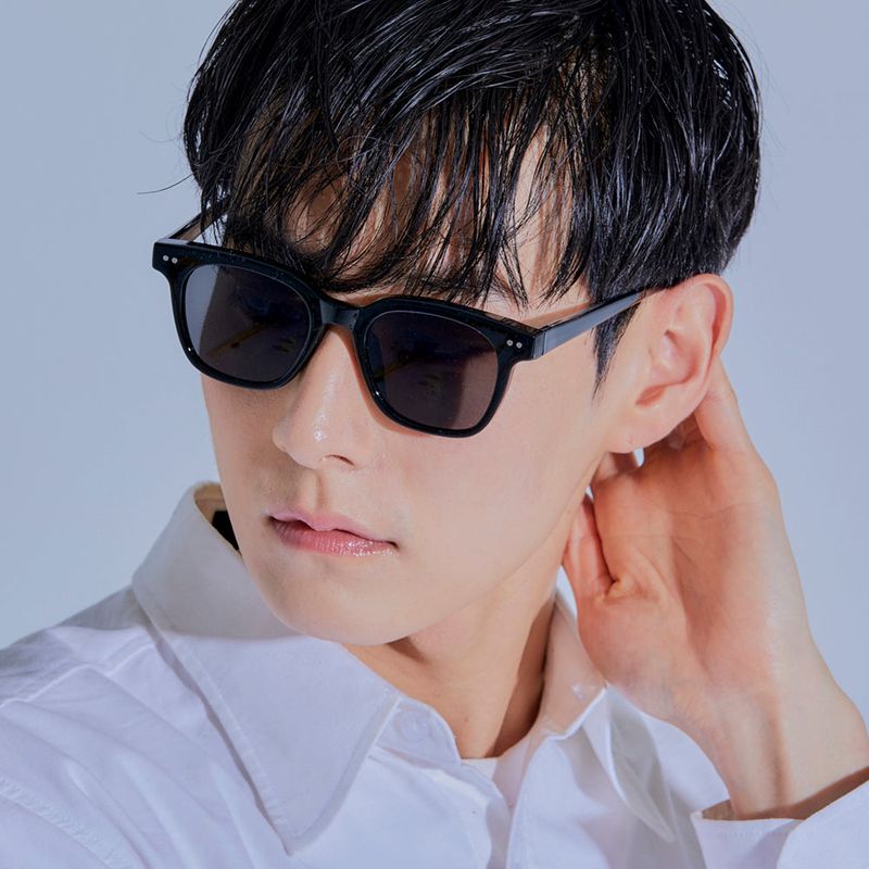 Sion Black / Black UV Lens