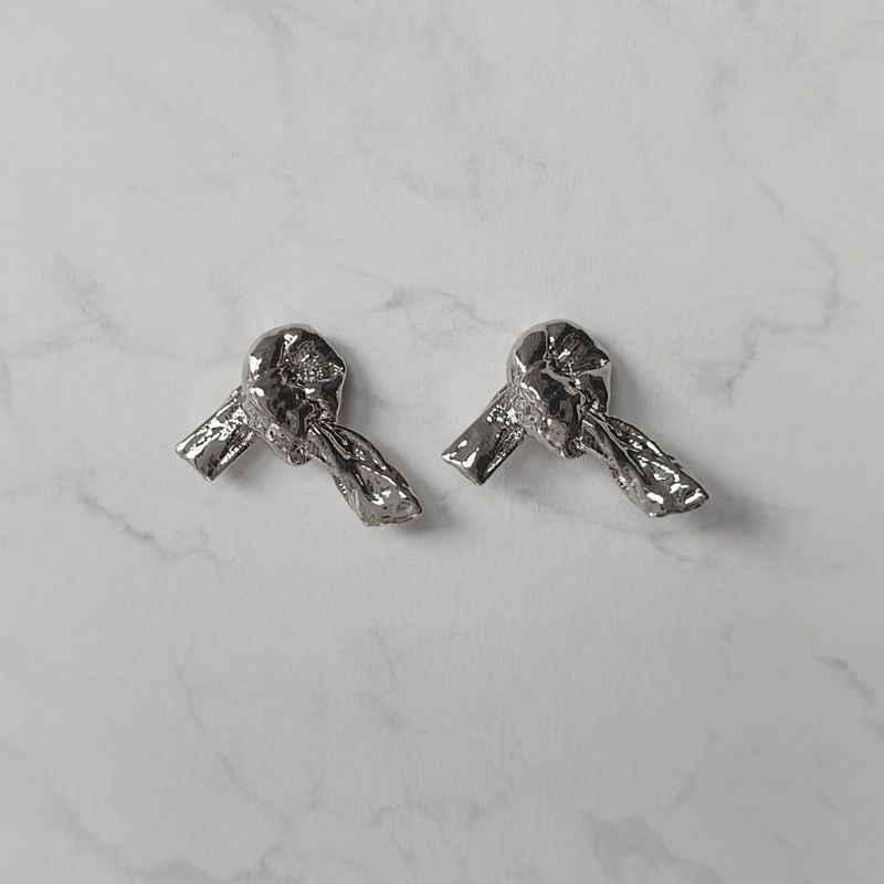 [Aespa Giselle, NMIXX Haewon Piercing] Vintage Knot Piercing - Silver