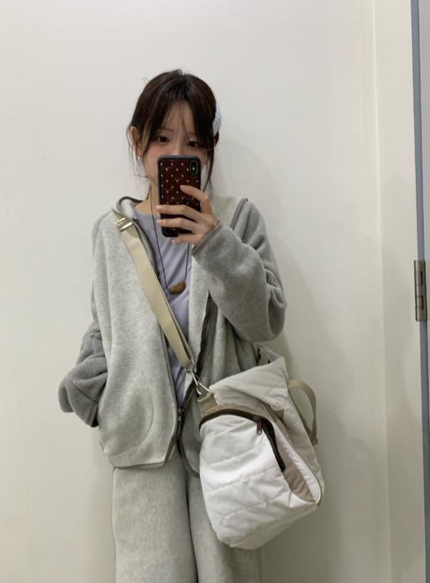 howu（ハウユ）の「クアルーズフィットフリースフードジップアップ(3c)（Tops）」
