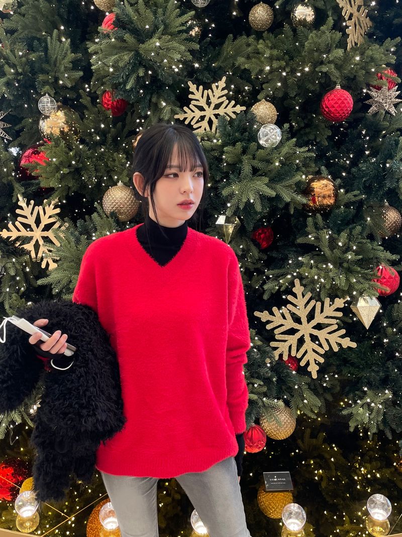 Bright V neck knit