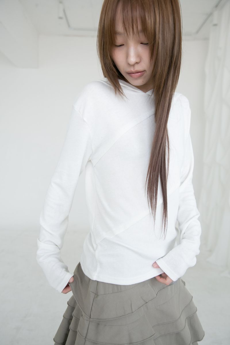 omoosoohy（オムスヒ）の「oblique cutting hood top(3colors)（Tops）」