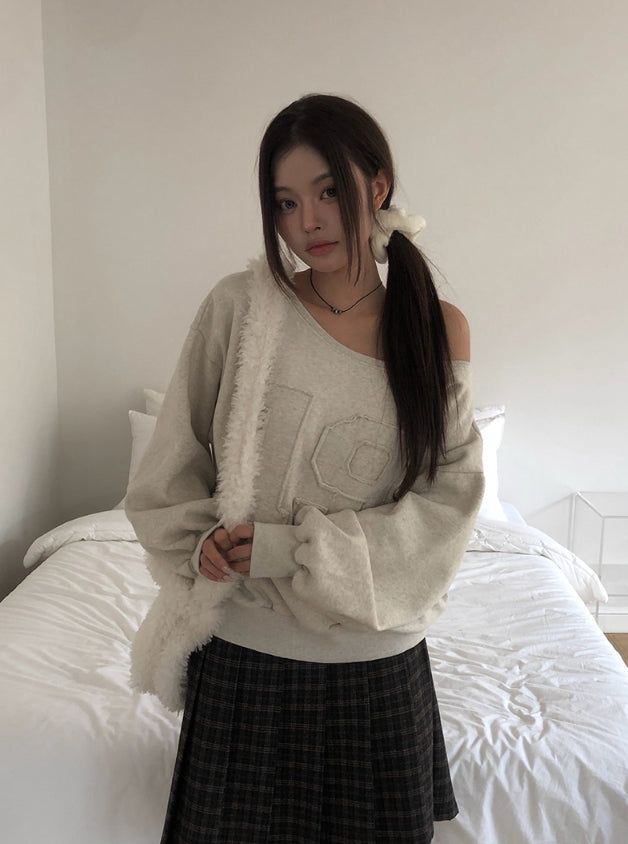 anyonemore（エニーワンモアー）の「Runs Number Lettering Off Shoulder Brushed Sweatshirt（Tops）」