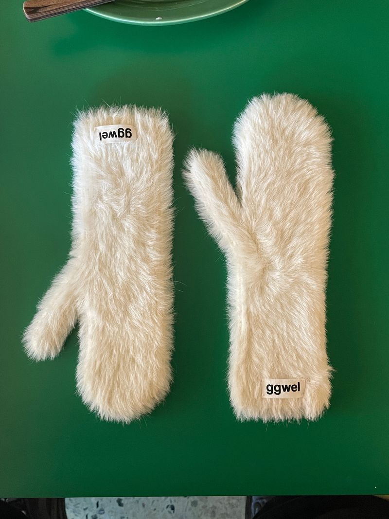 FLUFFY ANGORA GLOVES