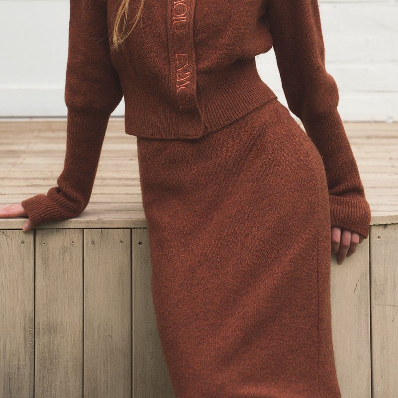 ALPACA KNIT LONG SKIRT - BRICK BROWN