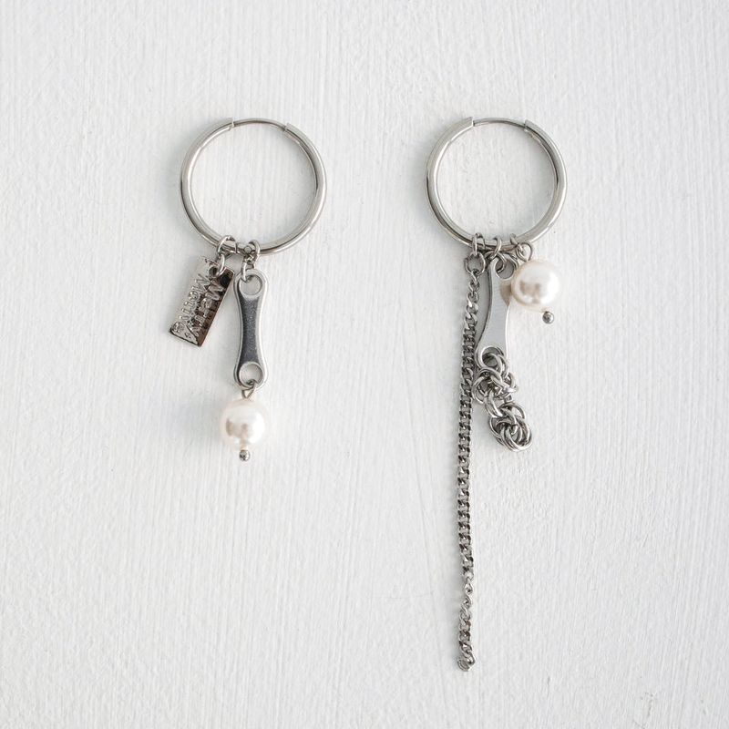 Mix motifs hoop ring unbalanced earring