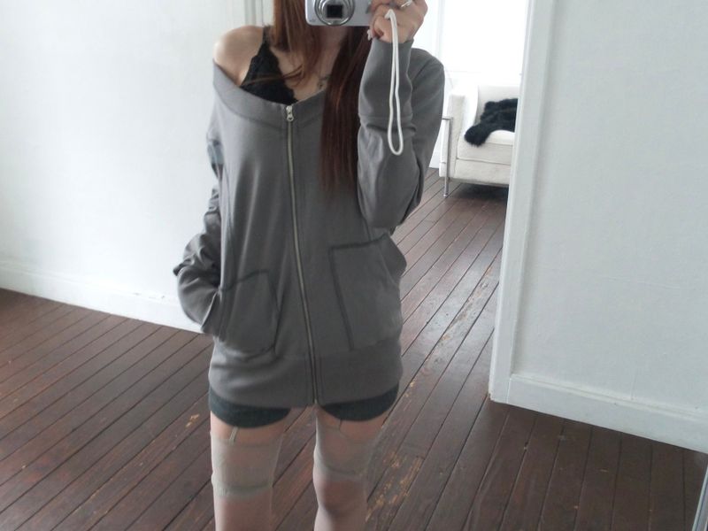V neck hood zipup