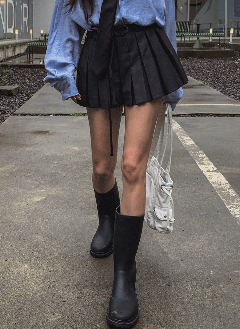 ULAN（ユレン）の「マイクロプリーツストラップスカートパンツ（Skirts）」