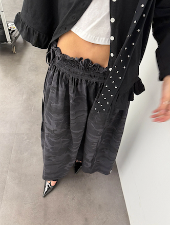 NATTY CARDIGAN IN BLACK (SCARF SET)