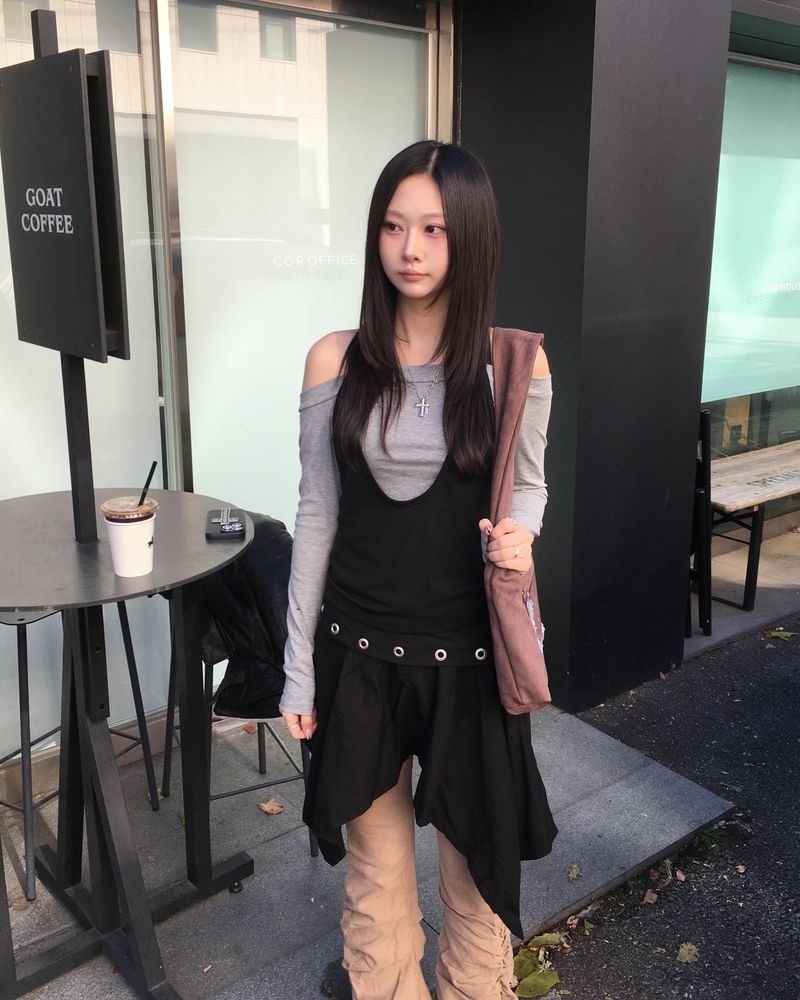 Eyelet flare skirt