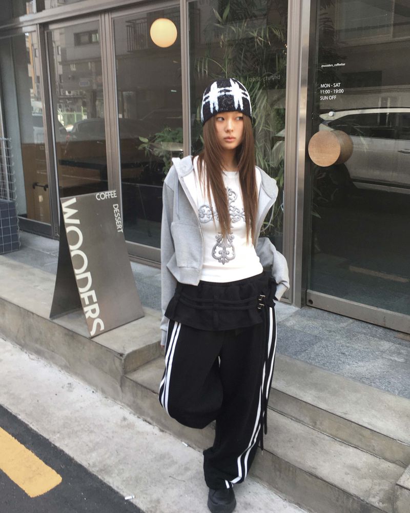Powder crop hood jumper