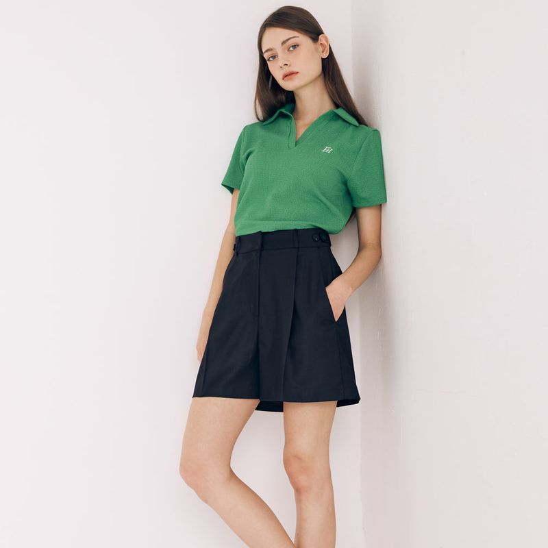 TWO BUTTON PINTUCK WOOL SHORTS (BLACK)