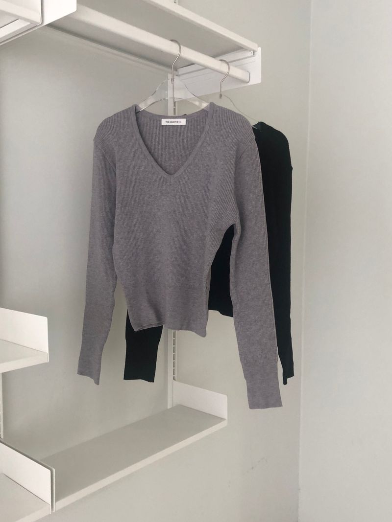 Basic V-neck knitwear (4 colors)