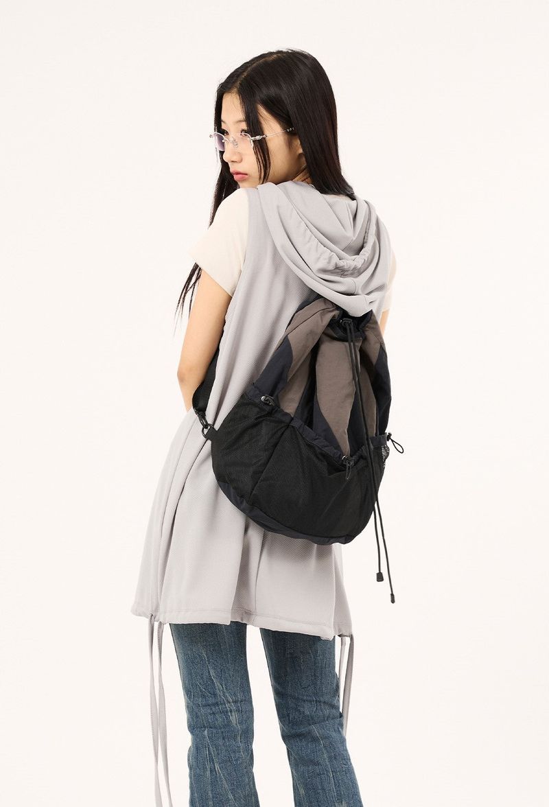 Raucohouse（ラウコハウス）の「Irregular color block net pocket backpack（Bags）」