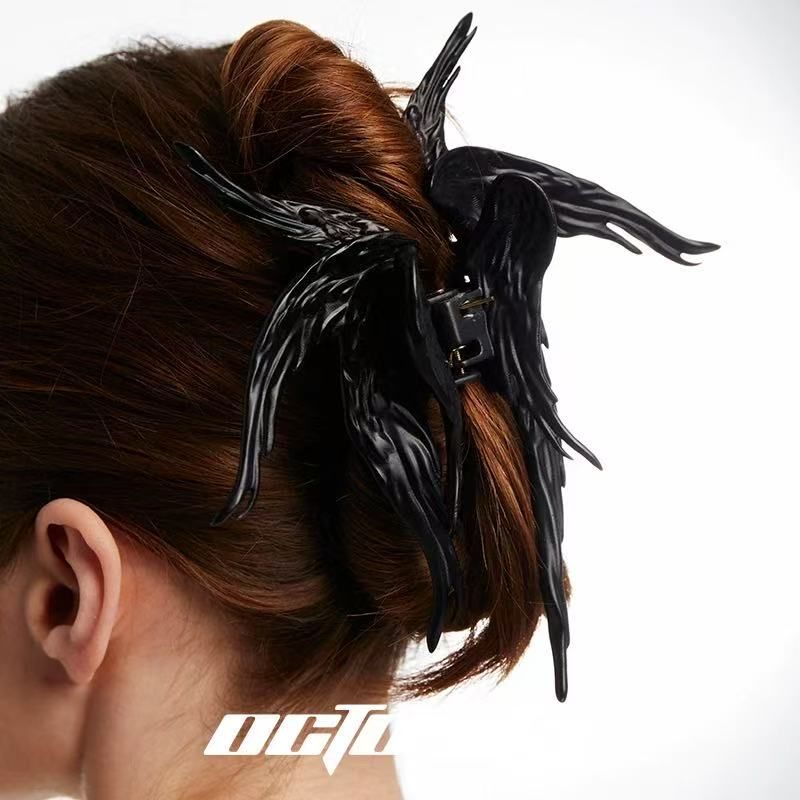 OCTOVITAAND（オクトヴィタアンド）の「マットブラックフォーレンエンジェルヘアクリップ（ヘアアクセサリー）」