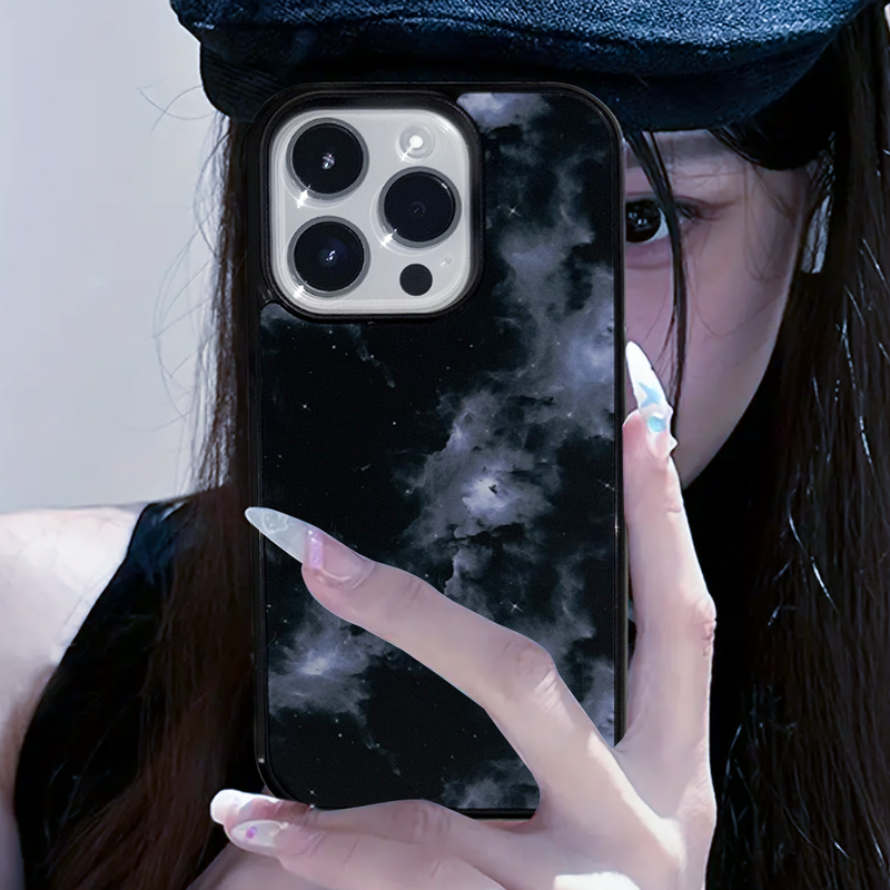 Nineteenfriday（ナインティーンフライデー）の「BLACK BLUE SERIES MAGSAFE PHONE CASE（Smartphone Accessories）」