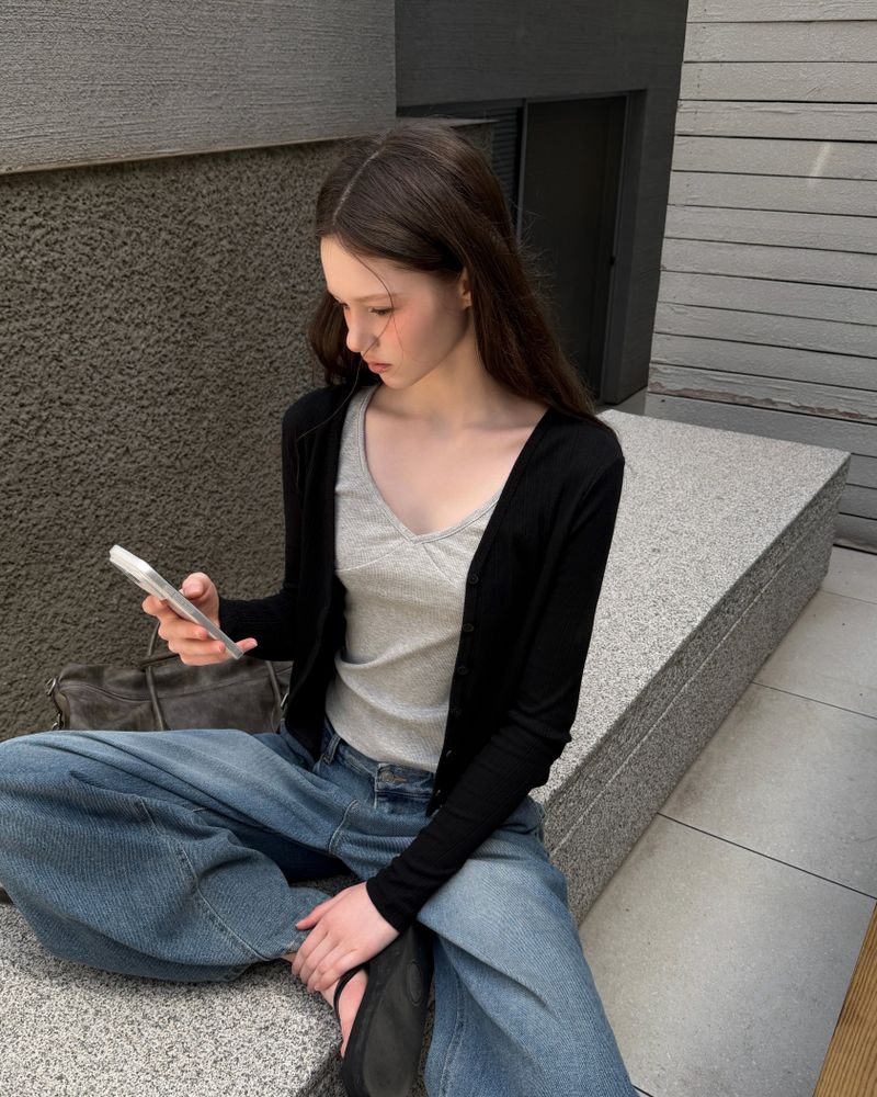 [ORIGINAL] Illy Ribbed V-Neck Cardigan