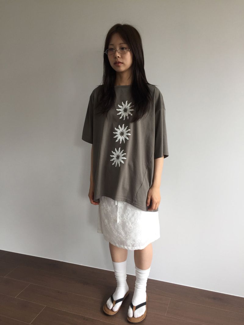 Flower applique skirt (1color)
